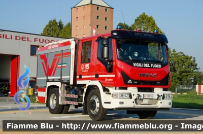 Iveco EuroCargo 140E25 IV serie
Vigili del Fuoco
Comando Provinciale di Brescia
Distaccamento Volontario di Chiari
Allestimento Magirus
VF 30816
Parole chiave: Iveco EuroCargo_140E25_IVserie VF30816