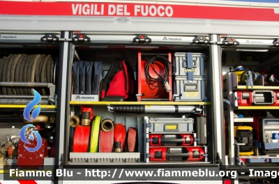 Iveco EuroCargo 140E25 IV serie
Vigili del Fuoco
Comando Provinciale di Brescia
Distaccamento Volontario di Chiari
Allestimento Magirus
VF 30816
Parole chiave: Iveco EuroCargo_140E25_IVserie VF30816