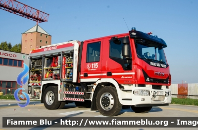 Iveco EuroCargo 140E25 IV serie
Vigili del Fuoco
Comando Provinciale di Brescia
Distaccamento Volontario di Chiari
Allestimento Magirus
VF 30816
Parole chiave: Iveco EuroCargo_140E25_IVserie VF30816