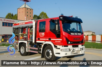 Iveco EuroCargo 140E25 IV serie
Vigili del Fuoco
Comando Provinciale di Brescia
Distaccamento Volontario di Chiari
Allestimento Magirus
VF 30816
Parole chiave: Iveco EuroCargo_140E25_IVserie VF30816