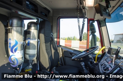 Iveco EuroCargo 140E25 IV serie
Vigili del Fuoco
Comando Provinciale di Brescia
Distaccamento Volontario di Chiari
Allestimento Magirus
VF 30816
Parole chiave: Iveco EuroCargo_140E25_IVserie VF30816