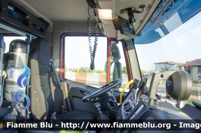 Iveco EuroCargo 140E25 IV serie
Vigili del Fuoco
Comando Provinciale di Brescia
Distaccamento Volontario di Chiari
Allestimento Magirus
VF 30816
Parole chiave: Iveco EuroCargo_140E25_IVserie VF30816