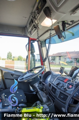 Iveco EuroCargo 140E25 IV serie
Vigili del Fuoco
Comando Provinciale di Brescia
Distaccamento Volontario di Chiari
Allestimento Magirus
VF 30816
Parole chiave: Iveco EuroCargo_140E25_IVserie VF30816