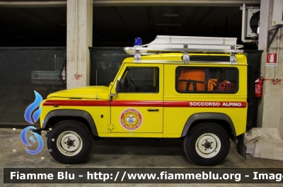 Land Rover Defender 90
Corpo Nazionale del Soccorso Alpino e Speleologico
Provincia Autonoma di Trento
Stazione Altipiani
PC A22 TN
Parole chiave: Land Rover_Defender_90 Corpo_Nazionale_Soccorso_Alpino_Speleologico Stazione_Altipiani PCA22TN