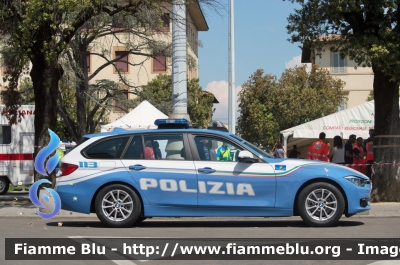 Bmw 318 Touring F31 restyle
Polizia di Stato
Polizia Stradale
Allestimento Marazzi
POLIZIA M1052
Parole chiave: Bmw 318_Touring_F31_restyle Polizia_di_Stato POLIZIA_M1052