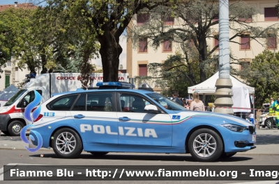 Bmw 318 Touring F31 restyle
Polizia di Stato
Polizia Stradale
Allestimento Marazzi
POLIZIA M1052
Parole chiave: Bmw 318_Touring_F31_restyle Polizia_di_Stato POLIZIA_M1052