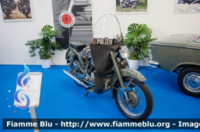 Moto Guzzi Falcone 500
Polizia di Stato
Polizia Stradale
Parole chiave: Moto Guzzi_Falcone_500