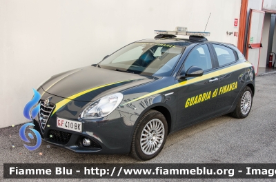 Alfa Romeo Nuova Giulietta
Guardia di Finanza
Allestimento NCT Nuova Carrozzeria Torinese
Decorazione Grafica Artlantis
GdiF 410 BK
Parole chiave: Alfa_Romeo Nuova_Giulietta GdiF410BK