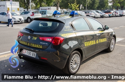 Alfa Romeo Nuova Giulietta restyle
Guardia di Finanza
Allestita NCT Nuova Carrozzeria Torinese
Decorazione Grafica Artlantis
GdiF 190 BN
Parole chiave: Alfa_Romeo Nuova_Giulietta restyle GdiF190BN