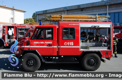 Iveco VM90
Vigili del Fuoco
Comando Provinciale di Firenze
Distaccamento Volontario di Calenzano
Polisoccorso allestimento Magirus
VF 17962
Parole chiave: Iveco_VM90 VF17962