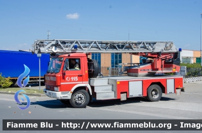 Iveco Zeta 109-14
Vigili del Fuoco
Comando Provinciale di Belluno
Distaccamento Permanente di Feltre (BL)
Allestimento Iveco-Magirus
VF 16881
Parole chiave: Iveco Zeta_109_14 VF16881