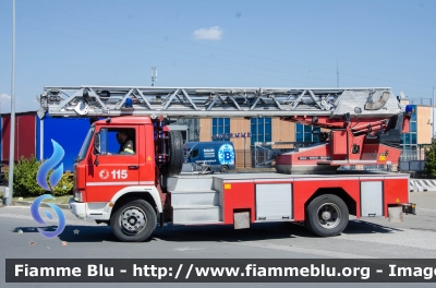 Iveco Zeta 109-14
Vigili del Fuoco
Comando Provinciale di Belluno
Distaccamento Permanente di Feltre (BL)
Allestimento Iveco-Magirus
VF 16881
Parole chiave: Iveco Zeta_109_14 VF16881