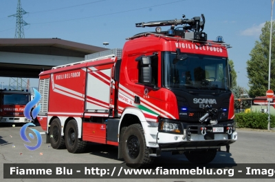 Scania XT P500 6x6
Vigili del Fuoco
Comando Provinciale di Firenze
Distaccamento Aeroportuale di Peretola
Antincendio Aereoportuale 
AutoIdroSchiumaPolvere Efestus X6 allestimento Bai
VF 29881
Parole chiave: Scania XT_P500_6x6 VF29881