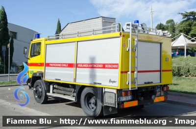 Mercedes-Benz 917
115 - VAB Firenze
Antincendio Boschivo - Protezione Civile
Allestimento Ziegler
Parole chiave: Mercedes_Benz 917