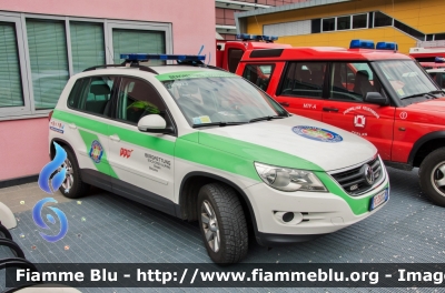 Volkswagen Tiguan
Soccorso Alpino Sudtirolese Sezione Bolzano-Sarentino
Bergrettungsdienst im Alpenverein Sudtirol Sektion Bozen-Sarntal
PC ZS 0GG
Parole chiave: Volkswagen_Tiguan PCZS0GG