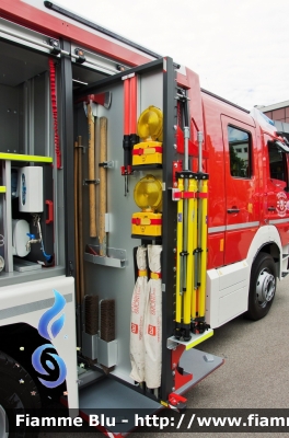 Mercedes-Benz Atego 1530 IV serie
Vigili del Fuoco
Unione Distrettuale di Bolzano
Corpo Volontario di Oltrisarco Aslago - Bolzano
Freiwillige Feuerwehr Oberau Haslach - Bozen
AutoPompa Serbatoio 
Allestimento Kofler Farhzeugbau
Particolare Primo Vano Laterale Destro
VF 27D BZ
Parole chiave: Mercedes_Benz Atego_1530_IVserie Vigili_del_Fuoco Corpo_Volontario_Oltrisarco VF_27D_BZ