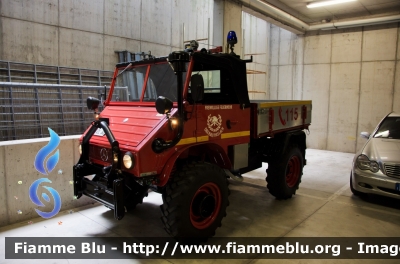 Mercedes-Benz Unimog U411.119
Vigili del Fuoco
Unione Distrettuale di Bolzano
Corpo Volontario di Oltrisarco Aslago - Bolzano
Freiwillige Feuerwehr Oberau Haslach - Bozen
VF 1ZL BZ
Parole chiave: Mercedes-Benz Unimog_U411.119 VF1ZLBZ