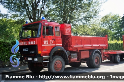 Iveco 190-26 4x4
Vigili del Fuoco
Comando Provinciale di Pisa
VF 15941
Parole chiave: Iveco 190_26_4x4 Vigili_del_Fuoco Comando_Provinciale_Pisa VF_15941