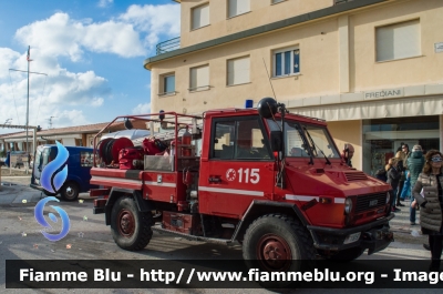 Iveco VM90
Vigili del Fuoco
Comando Provinciale di Lucca
Distaccamento di Viareggio
VF 18097
Parole chiave: Iveco VM90 VF18097