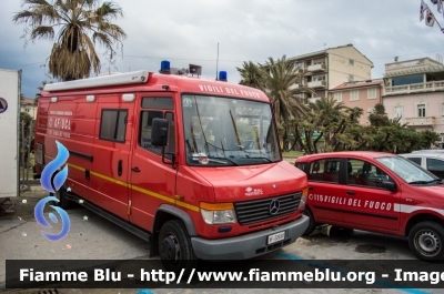 Mercedes-Benz Vario 614D
Vigili del Fuoco
Comando Provinciale di Lucca
Distaccamento di Viareggio (LU)
AutoFurgone/Unità di Crisi Locale allestimento Bai
VF 22650
Parole chiave: Mercedes-Benz Vario_614D VF22650