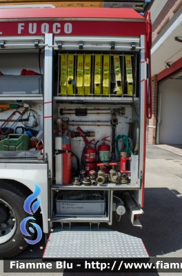 Volvo FL 280 III serie
Vigili del Fuoco
Comando Provinciale di Grosseto
Distaccamento di Orbetello
AutoPompaSerbatoio allestimento BAI
Particolare Terzo Vano Laterale Sinistro
VF 25963
Parole chiave: Volvo FL_280_IIIserie VF25963