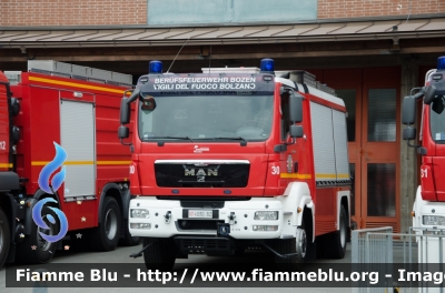 Man TGM 18.330 4x4 II serie
Vigili del Fuoco
Corpo Permanente di Bolzano
Berufsfeuerwehr Bozen
Polisoccorso allestimento Brandschutz con gru posteriore Pichler
VF 030 BZ
Parole chiave: Man TGM_18_330_4x4_IIserie Vigili_del_Fuoco_Bolzano VF030BZ