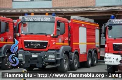 Man TGS 35.540 I serie
Vigili del Fuoco
Corpo Permanente di Bolzano
Berufsfeuerwehr Bozen
AutoBottePompa allestimento Jacinto
VF 047 BZ
Parole chiave: Man TGS_35_540_Iserie Vigili_del_Fuoco_Bolzano VF047BZ