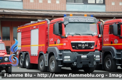 Man TGS 35.540 I serie
Vigili del Fuoco
Corpo Permanente di Bolzano
Berufsfeuerwehr Bozen
AutoBottePompa allestimento Jacinto
VF 045 BZ
Parole chiave: Man TGS_35_540_Iserie Vigili_del_Fuoco_Bolzano VF045BZ