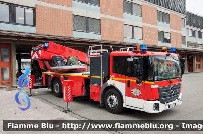 Mercedes-Benz Econic 1830 III serie
Vigili del Fuoco
Corpo Permanente di Bolzano
AutoScala da 32 metri allestimento Metz
VF 060 BZ
Parole chiave: Mercedes-Benz Econic_1830_IIIserie VF060BZ