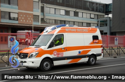 Mercedes-Benz Sprinter III serie Restyle
Croce Bianca Bolzano
Weisses Kreuz Bozen
Allestita Ambulanz Mobile - Otaris Light
WK 415 - 767
PC ZS 0NL
Parole chiave: Mercedes_Benz Sprinter_IIIserie Restyle PCZS0NL