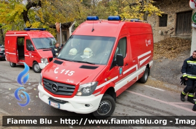 Mercedes-Benz Sprinter 4x4 III serie restyle
Vigili del Fuoco
Unione Distrettuale Bassa Atesina
Corpo Volontario di Termeno (BZ)
Freiwillige Feuerwehr Tramin
Allestito Rosenbauer
VF FW38M
Parole chiave: Mercedes-Benz Sprinter_4x4_IIIserie_restyle VFFW38M