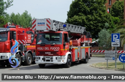 Iveco EuroFire 150E27 I serie
Vigili del Fuoco
Comando Provinciale di Firenze
AutoScala da 27 metri allestimento Iveco-Magirus
VF 18699
Parole chiave: Iveco EuroFire_150E27_Iserie VF18699