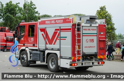 Iveco EuroCargo 120EL25 IV serie
Vigili del Fuoco
Comando Provinciale di Firenze
Distaccamento Permanente di Firenze Ovest (FI)
AutoPompaSerbatoio allestimento Magirus
VF 31871
Parole chiave: Iveco EuroCargo_120EL25_IVserie VF31871