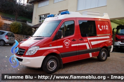 Mercedes-Benz Sprinter III serie
Vigili del Fuoco
 Unione Distrettuale della Bassa Val Venosta
 Corpo Volontario di Vezzano
 Freiwillige Feuerwehr Vetzan
 Allestimento Rosenbauer
 VF 0R3 BZ
Parole chiave: Mercedes_Benz Sprinter_IIIserie VF0R3BZ