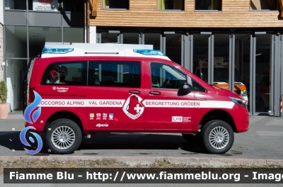 Mercedes-Benz Vito 4x4 III serie
Corpo Nazionale Soccorso Alpino e Speleologico
Stazione della Val Gardena
Bergrettung Groden
Allestito Kofler Fahrzeugbau
PC ZS 10G
Parole chiave: Mercedes_Benz Vito_4x4_IIIserie PCZS10G