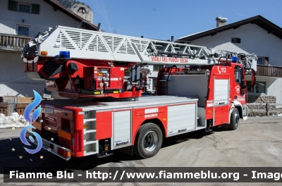 Iveco 160E30 II serie
Vigili del Fuoco
Unione Distrettuale di Bolzano
Corpo Volontario di Selva Gardena (BZ)
Freiwillige Feuerwehr Wolkenstein
Allestito Magirus
VF FW30F
Parole chiave: Iveco 160E30_IIserie VFFW30F