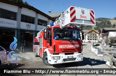 Iveco 160E30 II serie
Vigili del Fuoco
Unione Distrettuale di Bolzano
Corpo Volontario di Selva Gardena (BZ)
Freiwillige Feuerwehr Wolkenstein
Allestito Magirus
VF FW30F
Parole chiave: Iveco 160E30_IIserie VFFW30F