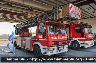 Iveco EuroFire 150E27 I serie
Vigili del Fuoco
Comando Provinciale di Livorno
Distaccamento di Piombino
AutoScala da 27 metri allestimento Iveco-Magirus
VF 19391
Parole chiave: Iveco EuroFire_150E27_Iserie VF19391