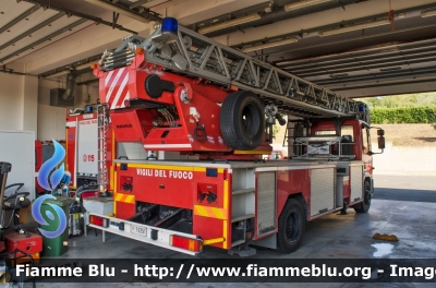 Iveco EuroFire 150E27 I serie
Vigili del Fuoco
Comando Provinciale di Livorno
Distaccamento di Piombino
AutoScala da 27 metri allestimento Iveco-Magirus
VF 19391
Parole chiave: Iveco EuroFire_150E27_Iserie VF19391