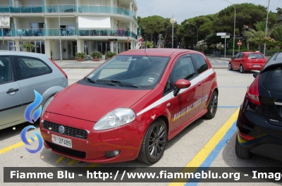 Fiat Grande Punto
Vigili del Fuoco
Comando Provinciale di Grosseto 
Autovettura acquisita da confisca
VF 27489

Parole chiave: Fiat Grande_Punto VF27489