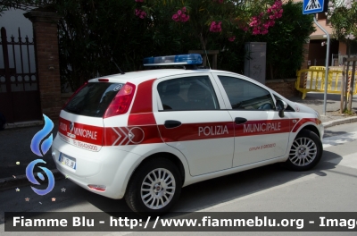 Fiat Punto VI serie
Polizia Municipale Grosseto
POLIZIA LOCALE YA 470 AN
Parole chiave: Fiat Punto_VIserie