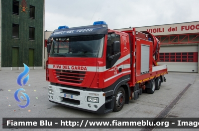 Iveco Stralis AS I serie
Vigili del Fuoco
Unione Distrettuale Alto Garda e Ledro
Corpo Volontario di Riva del Garda (TN)
VF 5H2 TN
Parole chiave: Iveco Stralis_AS_Iserie VF5H2TN