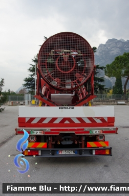 Iveco Stralis AS I serie
Vigili del Fuoco
Unione Distrettuale Alto Garda e Ledro
Corpo Volontario di Riva del Garda (TN)
VF 5H2 TN
Parole chiave: Iveco Stralis_AS_Iserie VF5H2TN