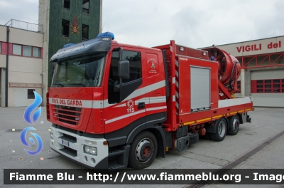 Iveco Stralis AS I serie
Vigili del Fuoco
Unione Distrettuale Alto Garda e Ledro
Corpo Volontario di Riva del Garda (TN)
VF 5H2 TN
Parole chiave: Iveco Stralis_AS_Iserie VF5H2TN