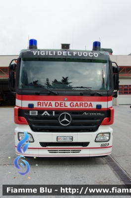 Mercedes-Benz Actros 1841 II serie
Vigili del Fuoco
Unione Distrettuale Alto Garda e Ledro
Corpo Volontario di Riva del Garda (TN)
AutoPompaSerbatoio allestimento Bai
VF 1A1 TN
Parole chiave: Mercedes_Benz Actros_1841_IIserie VF1A1TN