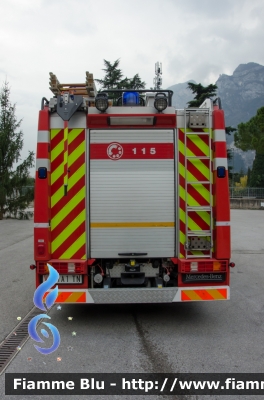 Mercedes-Benz Actros 1841 II serie
Vigili del Fuoco
Unione Distrettuale Alto Garda e Ledro
Corpo Volontario di Riva del Garda (TN)
AutoPompaSerbatoio allestimento Bai
VF 1A1 TN
Parole chiave: Mercedes_Benz Actros_1841_IIserie VF1A1TN