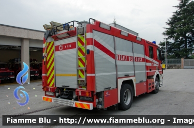 Mercedes-Benz Actros 1841 II serie
Vigili del Fuoco
Unione Distrettuale Alto Garda e Ledro
Corpo Volontario di Riva del Garda (TN)
AutoPompaSerbatoio allestimento Bai
VF 1A1 TN
Parole chiave: Mercedes_Benz Actros_1841_IIserie VF1A1TN