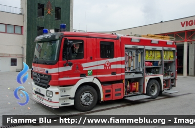 Mercedes-Benz Actros 1841 II serie
Vigili del Fuoco
Unione Distrettuale Alto Garda e Ledro
Corpo Volontario di Riva del Garda (TN)
AutoPompaSerbatoio allestimento Bai
VF 1A1 TN
Parole chiave: Mercedes_Benz Actros_1841_IIserie VF1A1TN