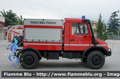 Mercedes-Benz Unimog U100 L
Vigili del Fuoco
Unione Distrettuale Alto Garda e Ledro
Corpo Volontario di Riva del Garda (TN)
Allestimento Kofler Fahrzeugbau
VF E95 TN
Parole chiave: Mercedes_Benz Unimog_U100L VFE95TN