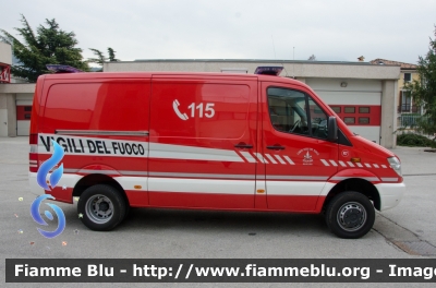 Mercedes-Benz Sprinter 4x4 III serie
Vigili del Fuoco
Unione Distrettuale Alto Garda e Ledro
Corpo Volontario di Riva del Garda (TN)
Allestimento Kofler Fahrzeugbau
VF 5K3 TN
Parole chiave: Mercedes_Benz Sprinter_4x4_IIIserie VF5K3TN